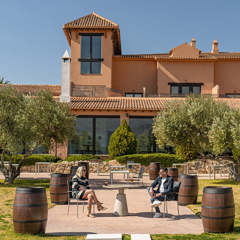 mesa Katashi para interior y exterior