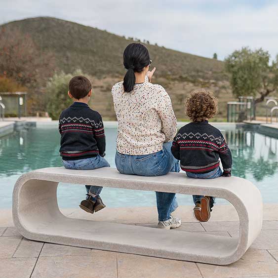 slim-nagai-banco-de-hormigon-hoteles